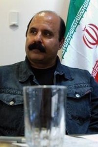 Soheil Mahmoodi tijdens de dichtersbijeenkomst in Teheran (14 juni 2006)